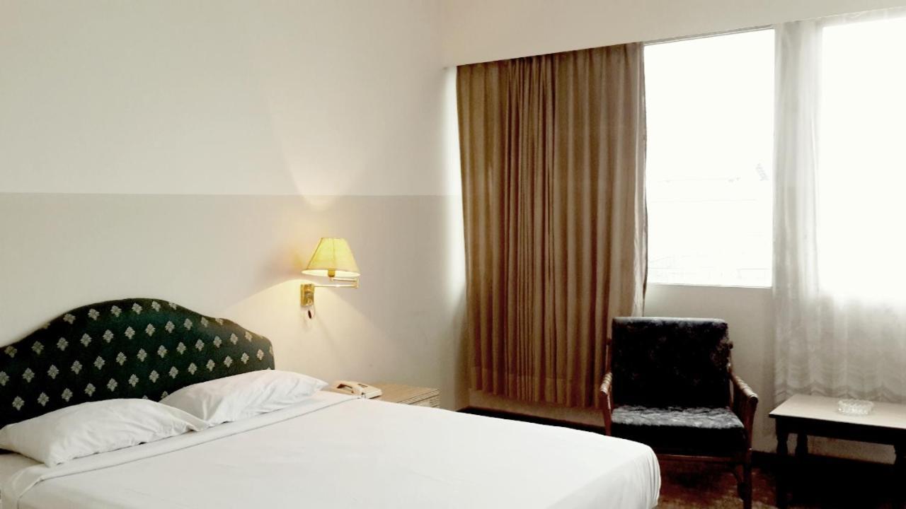 Hotel Banyuwangi Sintera Джакарта Экстерьер фото